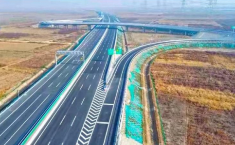 津石高速公路津冀界至保石界段中央分隔带混凝土防撞护栏工程